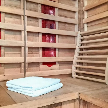 Casa vacanze Lovely In With Sauna *